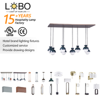 Luminaire suspendu réglable à 8 lumières UL Listed Homewood by Hilton Bozeman Bronze avec abat-jour blanc en forme de globe pour l'éclairage des hôtels, des salles à manger et des halls d'entrée