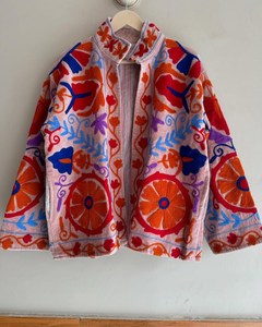เสื้อแจ็คเก็ตฤดูหนาวผ้ากำมะหยี่ปักลายสัตว์ด้วยมือแบบซูซานี  บุด้วยใยฝ้าย  สไตล์โบฮีเมียน  เหมาะสำหรับเทศกาล  ขายส่งและส่งออกจากอินเดีย - Product Image 1