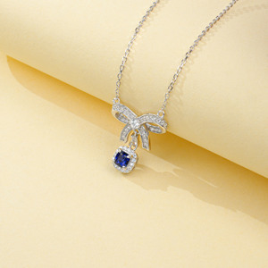 Collar de Plata 925 con Diseño de Lazo Romántico, Colgante de Zafiro Creado con Corte Cojín y Halo con Detalles de Circonita Cúbica, Elegante para Fiestas y Bodas - Product Image 2