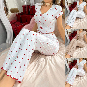 Ensemble de vêtements d'intérieur transfrontalier populaire en e-commerce entre l'Europe et les États-Unis : Pyjama imprimé à manches courtes et col en V en forme de cœur pour - Product Image 1