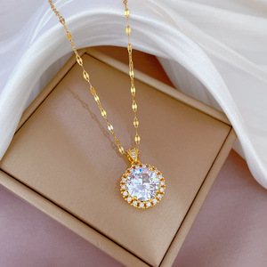 Collier en acier inoxydable HY, orné d'un pendentif en cristal rose brillant. Conçu spécifiquement pour les femmes - Product Image 4