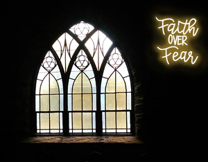 Dormitorio Oficina Letrero de neón motivacional Fe sobre el miedo en Vintage Script Alimentado por USB - Product Image 4