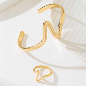 Set Perhiasan halus wanita, gaya minimalis pribadi, 2 potong cincin gelang pola gelombang logam dengan zirkon - Product Image 6