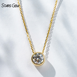 Collar con colgante de ajuste de bisel de corte brillante redondo de 1CT de diamante creado en laboratorio, collar de diamantes cultivados en laboratorio de oro de 18 quilates - Product Image 1