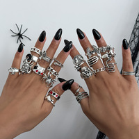 Offre Spéciale : Ensemble de bagues punk néo-gothiques en cuivre plaqué argent antique, incluant des bagues cœur, dés noirs, piques vintage et abeilles amusantes