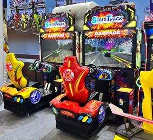 Máquina de Juego Arcade de Carreras Operada con Monedas para Interiores, Construcción Metálica, Interfaz en Inglés - Simulador de Conducción en Pista de Velocidad para Interiores - Product Image 4