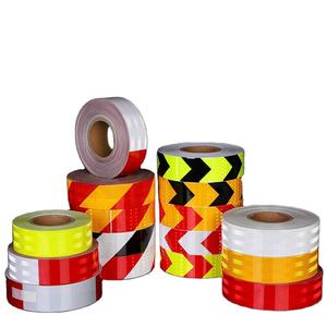 Flecha reflectante para coche al por mayor, cinta <span class=keywords><strong>de</strong></span> seguridad, advertencia <span class=keywords><strong>de</strong></span> marcado, pegatina reflectante <span class=keywords><strong>de</strong></span> límite <span class=keywords><strong>de</strong></span> velocidad - Product Image 1