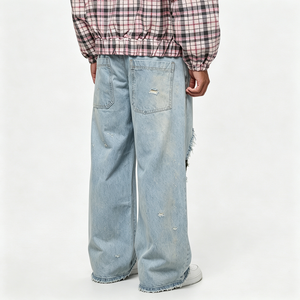 Jean large patchwork bleu clair déchiré à franges, avec empiècements à carreaux, coupe baggy, style streetwear, denim personnalisé - Product Image 3