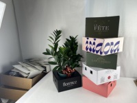 Boîte de livraison florale en carton ondulé sur mesure, robuste, carrée, pour le transport de fleurs, avec poignée découpée