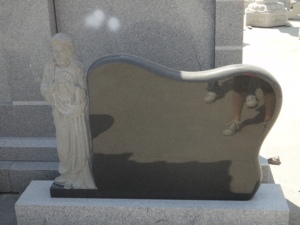 Monument funéraire en granit, <span class=keywords><strong>pierre</strong></span> <span class=keywords><strong>tombale</strong></span> personnalisée, <span class=keywords><strong>pierre</strong></span> <span class=keywords><strong>tombale</strong></span> de cimetière, polie, noir-gris, fournisseur en gros - Product Image 4