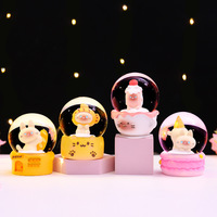Mini boule de cristal lumineuse créative en forme de haricot, adorable figurine de chat, ornements de main, cadeau d'anniversaire pour garçons et filles
