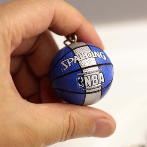 Venta al por mayor 3D equipo de baloncesto llavero personalizado fanáticos de los <span class=keywords><strong>deportes</strong></span> recuerdo regalos promocionales Mini baloncesto modelo llaveros - Product Image 2