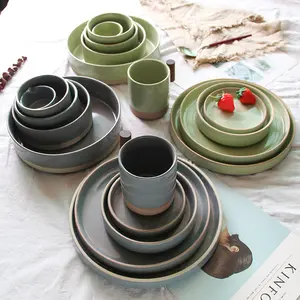 в корейском стиле керамический набор посуды Suppliers-Оптовая Продажа корейские современные глазурованные темно-синие столовые наборы тарелка кружка фарфоровые керамические зеленые столовые наборы