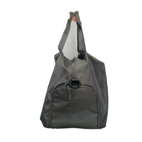 Sac polochon de luxe de style féminin du fabricant du Vietnam doublure élégante en polyester durable logo personnalisé fermeture éclair étanche 3L +