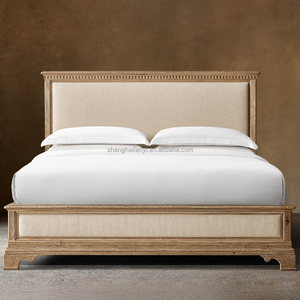 <span class=keywords><strong>Lit</strong></span> Mayfair Grand Frame en tissu, bois massif chêne, capitonné avec tête de <span class=keywords><strong>lit</strong></span> en colonne romaine sculptée à la main - Product Image 1