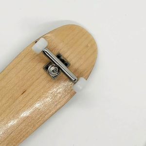 ฟิงเกอร์สเก็ตบอร์ดไม้เมเปิ้ล 5 ชั้น แบบกำหนดเองจากแคนาดา มินิสเก็ตบอร์ด - Product Image 4