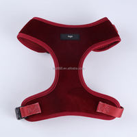 Harnais pour chien Red Velvet Cartoon, rembourré, en polyester doux, respirant, durable, réglable, pour la promenade en extérieur, avec sac à dos intégré, rapide