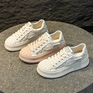 Baskets blanches à bout coquille pour femme, collection Printemps-Été 2026, en cuir véritable respirant, chaussures décontractées rehaussantes à lacets - Product Image 5