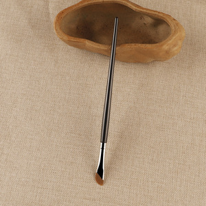 Pincel delineador de ojos en forma de hoz Cangzhou, fibra sintética, mango de madera de 1 cm, pincel para detalles de ojos y maquillaje debajo de los ojos - Product Image 1