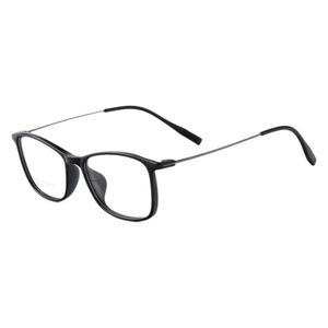 Gafas de Sol Rectangulares para Hombre 6840 Ultraligeras de Titanio TR, Montura Completa, Lentes Acrílicas, Diseño Ligero para Uso Casual - Product Image 1
