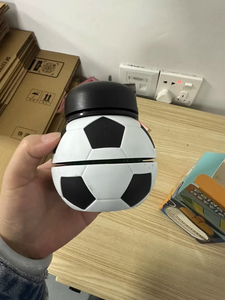 Botella de Agua Plegable y Portátil de Silicona con Diseño de Balón de Fútbol, 550 ml, Resistente al Calor, para Uso en Exteriores - Product Image 5