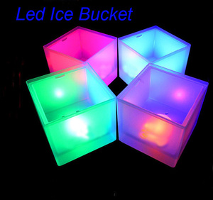 Accepter personnaliser l'impression de logo 3.5-<span class=keywords><strong>4L</strong></span> carré en plastique Seaux à glace éclairés par LED City Weekends Camping Beer Container No Battery - Product Image 3