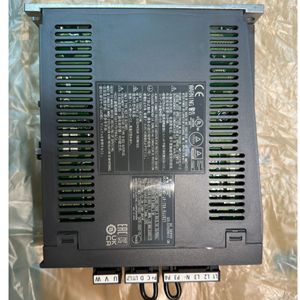 Nouveau pour MR-J4-700TM Amplificateur AC 7kW 200V 37A Multi-réseaux EtherCAT/EtherNetIP Boucle entièrement fermée MELSERVO-J4 Drive - Product Image 2