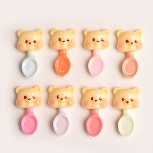 Cabujón de resina de oso de dibujos animados con cuchara y tenedor, de base plana, para figuras de resina DIY, fabricación de joyas, horquillas y accesorios decorativos - Product Image 1