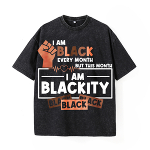 <span class=keywords><strong>T</strong></span>-shirt Nera '<span class=keywords><strong>I</strong></span> <span class=keywords><strong>Am</strong></span> Black Every Month' con Design di Pugno e Cuore per Uso Casual - Product Image 1