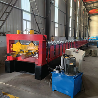 Machine de formage à froid pour tôles d'acier, destinée aux coffrages métalliques permanents et aux supports de planchers en béton dans les bâtiments commerciaux modernes