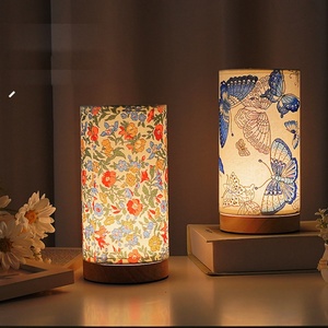 Lampe de bureau en tissu pour chambre à coucher, lampe de chevet résidentielle, lampe de nuit créative avec charge sans fil, cadeau pour enfants, pour le sommeil - Product Image 1