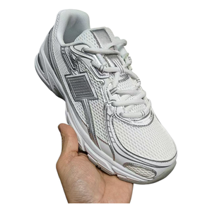 Calzado deportivo para hombre al por mayor a bajo precio, clásico y moderno, con diseño transpirable y plantilla con cordones para caminar. - Product Image 3
