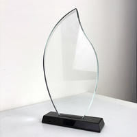 Trophée en verre cristal personnalisé en forme de flamme vierge Trophée de plaque cristal avec base