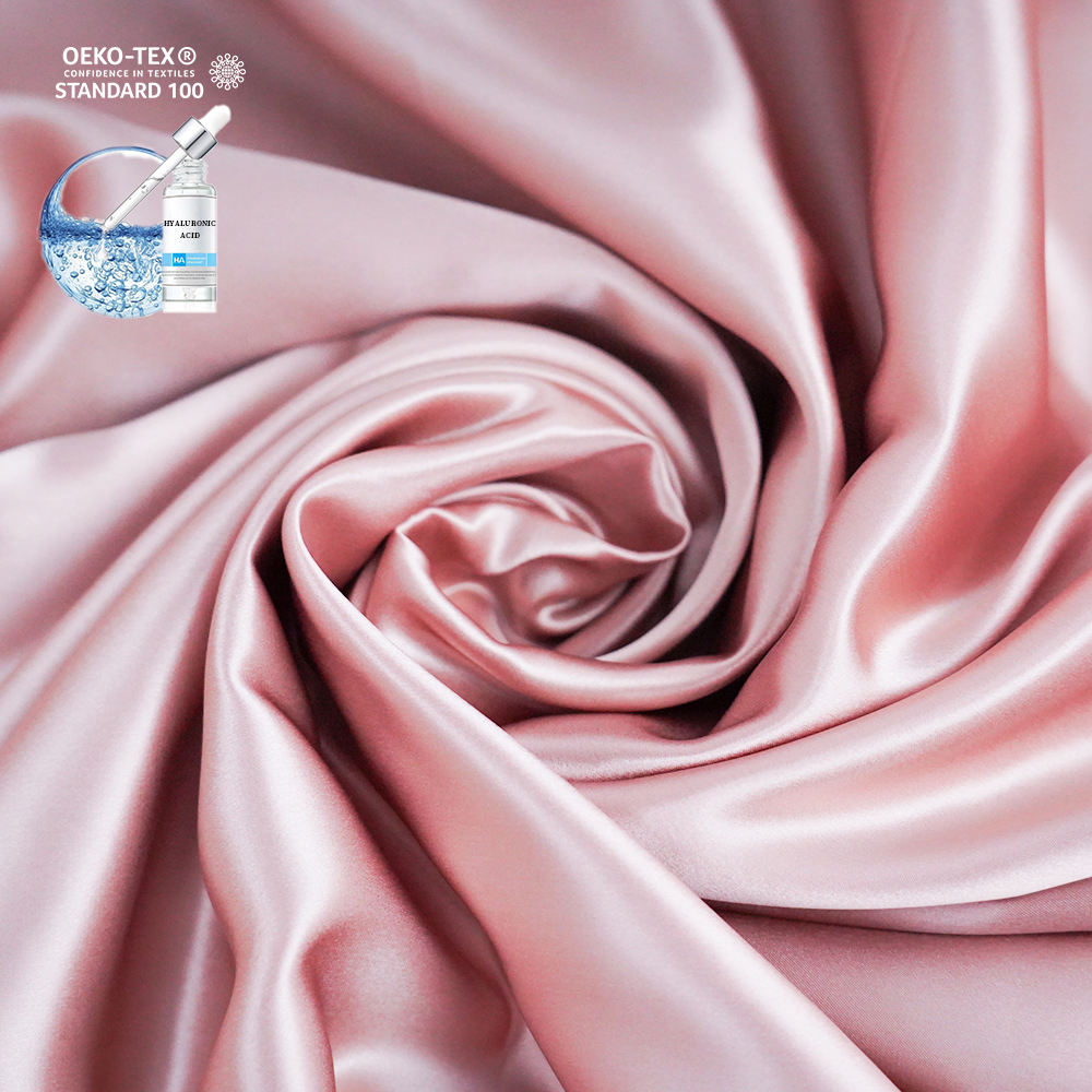 现实的红色丝绸布背景与金颗粒时尚的Viva Magenta缎子用华丽的金光闪闪的装饰品的矢量插图光滑可风的表面折扣横幅, image size:1000x1000