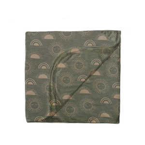 Manta <span class=keywords><strong>de</strong></span> bambú personalizada <span class=keywords><strong>de</strong></span> algodón orgánico para recién nacidos, edredón <span class=keywords><strong>de</strong></span> muselina para bebés, manta <span class=keywords><strong>de</strong></span> bambú para sol celestial Emerson y amigos - Product Image 1