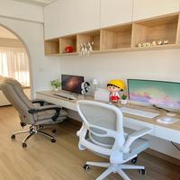 Bureau d'ordinateur et de travail intelligent et personnalisé pour la maison avec prise intégrée, tiroir coulissant silencieux pour l'espace familial d'apprentissage et de travail quotidien
