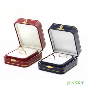 Boîte à bijoux en similicuir personnalisée avec logo imprimé pour bijoux élégants - Product Image 4