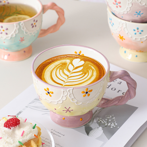 แก้วมัคทรงสูงลายปั๊มนูนเพ้นท์มือ ลดราคาพิเศษ แก้วเซรามิกสำหรับดื่มกาแฟ นม ข้าวโอ๊ต อาหารเช้า มีหูจับ - Product Image 3