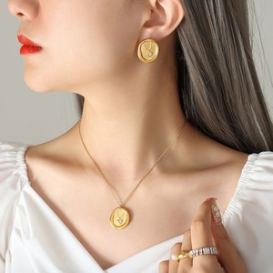 Parure de bijoux vintage en acier inoxydable plaqué or 18 carats avec pierres précieuses, collier pendentif zircon, boucles d'oreilles, bracelet – Cadeau idéal pour mariage et fêtes - Product Image 5