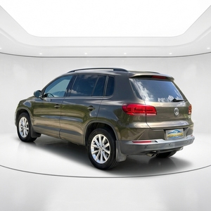 <span class=keywords><strong>Tiguan</strong></span> 2016 1.8T Turbo de <span class=keywords><strong>Segunda</strong></span> <span class=keywords><strong>Mano</strong></span>, Interior en Cuero Oscuro, Edición Comfort, R17, 2WD, Auto, SUV Familiar Compacto, Venta al Por Mayor - Product Image 4