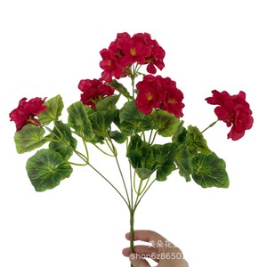 ช่อดอกเจอเรเนียมประดิษฐ์สีแดงจาก Meiduo Flower Industry กลีบดอกฝ้าย ก้านเดี่ยว สำหรับตกแต่งโต๊ะ - Product Image 1
