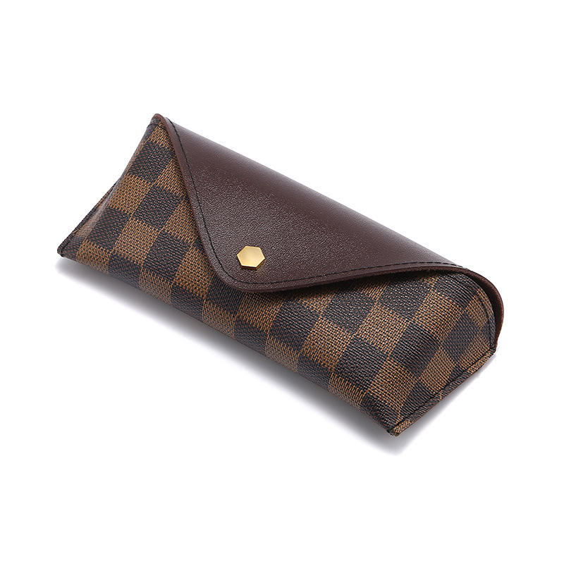 ลายสก๊อตสีน้ำตาล