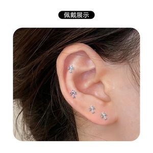Boucles d'oreilles croisées en alliage de titane avec zircon 5A serti à griffes pour piercing, cadeau de bijoux - Product Image 4