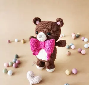 제조 공예 수제 Amigurumi 귀여운 다크 브라운 피부색 곰 심장 또는 활 면 및 안전 재료