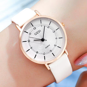 Montres tendance pour femmes, nouveau cadran à chiffres romains, bracelet en cuir, vente directe d'usine - Product Image 4
