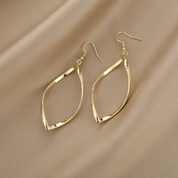 Boucles d'oreilles tendance en alliage super brillant, torsadées avec diamants, accessoires exagérés pour femmes