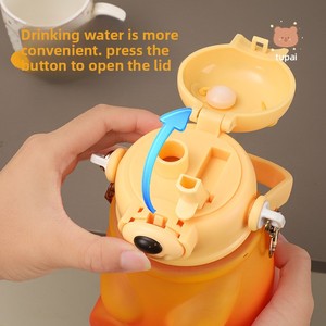 Lindo Oso, Botella de <span class=keywords><strong>Agua</strong></span> de Dibujos Animados de Gran Capacidad de 2 Piezas con Degradado de Color, Juego de Botellas de Plástico con Pegatinas 3D para Niños - Product Image 4