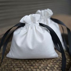 Pochettes en coton personnalisées de haute qualité avec cordon de serrage, couleur naturelle, sacs de rangement anti-poussière avec rubans noirs - Product Image 5