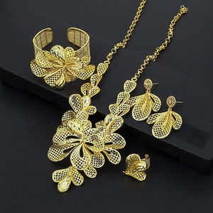 Juego de Joyería Hip Hop para Mujer JXX, Chapado en Oro, Collar, Pendientes, Brazalete y Anillo de Latón para Fiestas, Compromisos y Bodas - Product Image 1