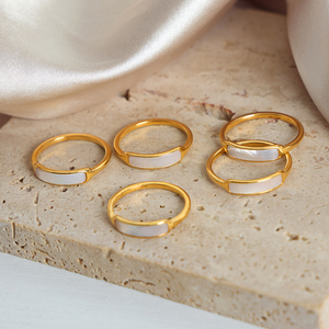 Anillo <span class=keywords><strong>de</strong></span> Acero <span class=keywords><strong>de</strong></span> Titanio Estilo Francés, Banda Chapada <span class=keywords><strong>de</strong></span> Alta Calidad, Ligero, Hipoalergénico, Joyería al por Mayor a Bajo <span class=keywords><strong>Precio</strong></span> - Product Image 3